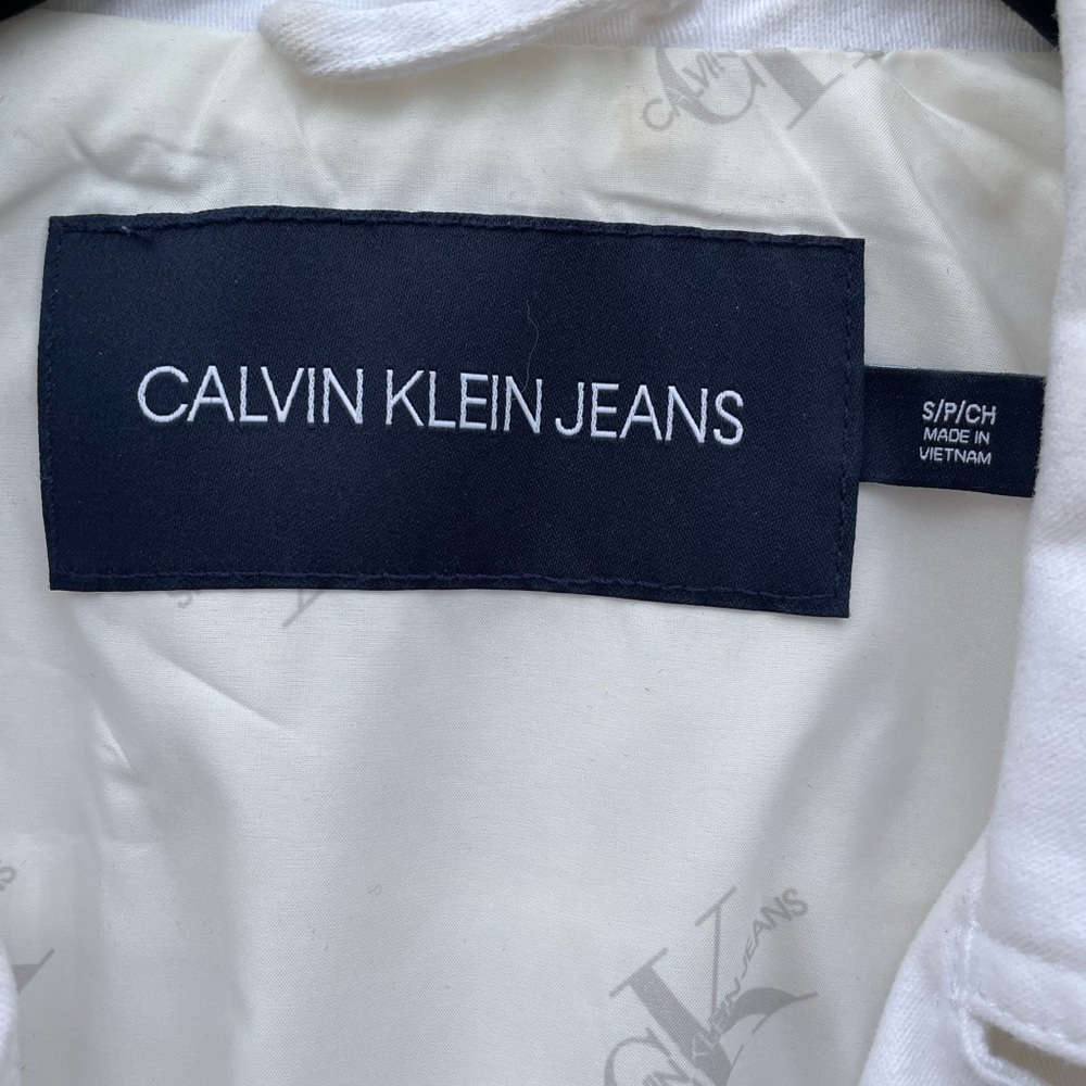 Calvin Klein - Picture 5 of 8